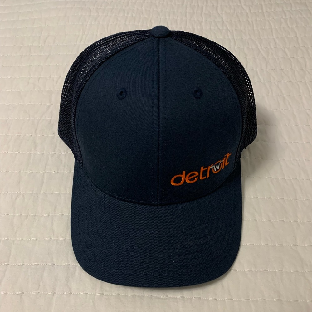 Snap back hat